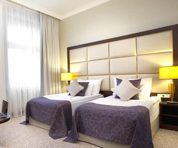 Deluxe_Twin_Room_1