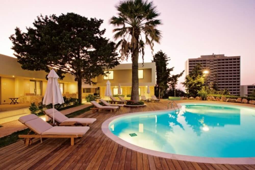 Garden___Pool_suites_6273_452c1d83-46ae-4ddd-a411-e2907b61ecd4