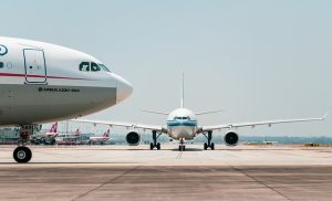 חוקי טיסה מוזרים ומצחיקים שאולי לא ידעת עליהם