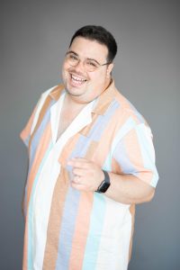 אוראל צברי הוא הפרזנטור החדש של חברת ארקיע